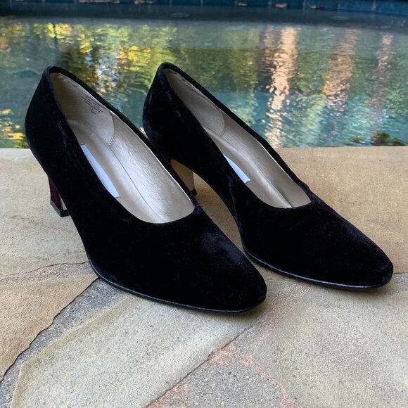Bandolino Shoes - Bandolino Berenice 2 Black Velvet Low Heels Sz 8.5